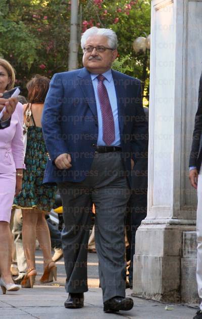 ΕΙΣΟΔΟΣ-ΠΡΟΕΔΡΙΚΟ-ΜΕΓΑΡΟ-ΝΕΩΝ-ΥΠΟΥΡΓΩΝ-3