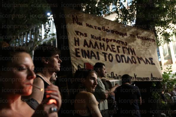 ΠΛΗΘΟΣ-ΚΑΛΛΙΤΕΧΝΩΝ-ΤΡΑΓΟΥΔΟΥΝ-ΠΡΟΑΥΛΙΟ-ΣΤΗΝ