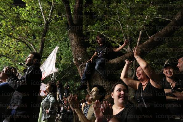 ΠΛΗΘΟΣ-ΚΑΛΛΙΤΕΧΝΩΝ-ΤΡΑΓΟΥΔΟΥΝ-ΠΡΟΑΥΛΙΟ-ΣΤΗΝ-35