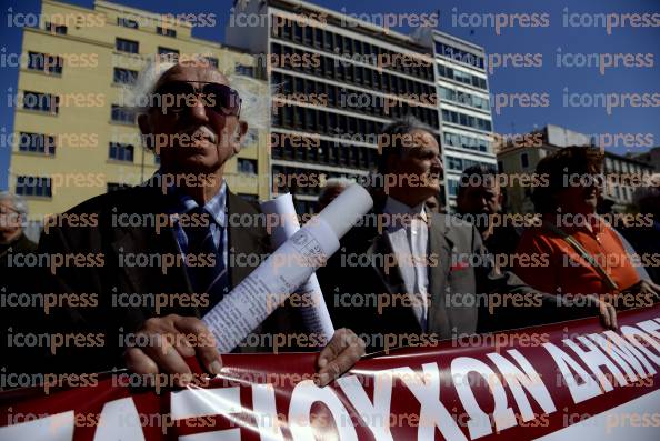 ΑΘΗΝΑ-ΚΙΝΗΤΟΠΟΙΗΣΗ-ΣΥΝΤΑΞΙΟΥΧΩΝ-ΣΤΗΝ-ΠΛΑΤΕΙΑ-2
