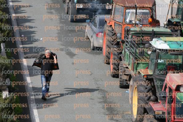 ΜΠΛΟΚΟ-ΑΓΡΟΤΩΝ-ΣΤΩΝ-ΚΟΜΒΟ-ΝΙΚΑΙΑΣ-1