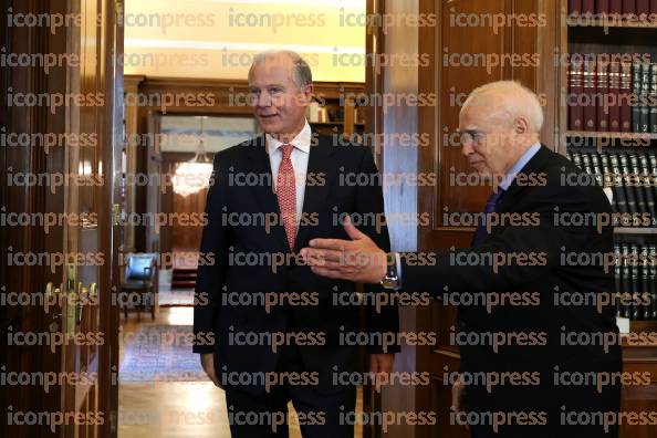 ΣΥΝΑΝΤΗΣΗ-ΠΡΟΕΔΡΟΥ-ΔΗΜΟΚΡΑΤΙΑΣ-ΚΑΡΟΛΟΥ-ΠΑΠΟΥΛΙΑ